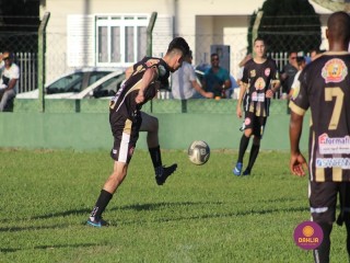 
<a style='margin-left: 5px;' class='btn btn-xs btn-social btn-facebook' href='https://www.facebook.com/sharer/sharer.php?u=https://www.boladovale.com.br/imgs/800-800-90/conteudo/fotos/1543/img9908.jpg' rel='popup' data-width='500' data-height='400'><i class='fa fa-facebook'></i>Compartilhar <span class='hidden-xs'>no Facebook</span>
</a> 
<a class='btn btn-default btn-xs' target='_blank' href='imgs/800-800-90/conteudo/fotos/1543/img9908.jpg'>
<span class='glyphicon glyphicon-cloud-download'></span> Salvar
</a> 
<span></span>