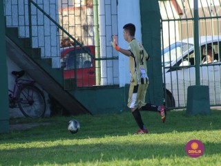 
<a style='margin-left: 5px;' class='btn btn-xs btn-social btn-facebook' href='https://www.facebook.com/sharer/sharer.php?u=https://www.boladovale.com.br/imgs/800-800-90/conteudo/fotos/1543/img9911.jpg' rel='popup' data-width='500' data-height='400'><i class='fa fa-facebook'></i>Compartilhar <span class='hidden-xs'>no Facebook</span>
</a> 
<a class='btn btn-default btn-xs' target='_blank' href='imgs/800-800-90/conteudo/fotos/1543/img9911.jpg'>
<span class='glyphicon glyphicon-cloud-download'></span> Salvar
</a> 
<span></span>
