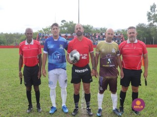 
<a style='margin-left: 5px;' class='btn btn-xs btn-social btn-facebook' href='https://www.facebook.com/sharer/sharer.php?u=https://www.boladovale.com.br/imgs/800-800-90/conteudo/fotos/1546/303.jpg' rel='popup' data-width='500' data-height='400'><i class='fa fa-facebook'></i>Compartilhar <span class='hidden-xs'>no Facebook</span>
</a> 
<a class='btn btn-default btn-xs' target='_blank' href='imgs/800-800-90/conteudo/fotos/1546/303.jpg'>
<span class='glyphicon glyphicon-cloud-download'></span> Salvar
</a> 
<span></span>
