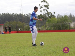 
<a style='margin-left: 5px;' class='btn btn-xs btn-social btn-facebook' href='https://www.facebook.com/sharer/sharer.php?u=https://www.boladovale.com.br/imgs/800-800-90/conteudo/fotos/1546/304.jpg' rel='popup' data-width='500' data-height='400'><i class='fa fa-facebook'></i>Compartilhar <span class='hidden-xs'>no Facebook</span>
</a> 
<a class='btn btn-default btn-xs' target='_blank' href='imgs/800-800-90/conteudo/fotos/1546/304.jpg'>
<span class='glyphicon glyphicon-cloud-download'></span> Salvar
</a> 
<span></span>