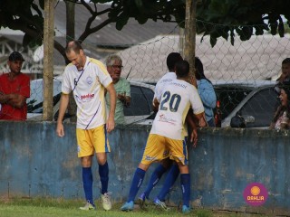 
<a style='margin-left: 5px;' class='btn btn-xs btn-social btn-facebook' href='https://www.facebook.com/sharer/sharer.php?u=https://www.boladovale.com.br/imgs/800-800-90/conteudo/fotos/1547/487.jpg' rel='popup' data-width='500' data-height='400'><i class='fa fa-facebook'></i>Compartilhar <span class='hidden-xs'>no Facebook</span>
</a> 
<a class='btn btn-default btn-xs' target='_blank' href='imgs/800-800-90/conteudo/fotos/1547/487.jpg'>
<span class='glyphicon glyphicon-cloud-download'></span> Salvar
</a> 
<span></span>