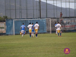
<a style='margin-left: 5px;' class='btn btn-xs btn-social btn-facebook' href='https://www.facebook.com/sharer/sharer.php?u=https://www.boladovale.com.br/imgs/800-800-90/conteudo/fotos/1547/511.jpg' rel='popup' data-width='500' data-height='400'><i class='fa fa-facebook'></i>Compartilhar <span class='hidden-xs'>no Facebook</span>
</a> 
<a class='btn btn-default btn-xs' target='_blank' href='imgs/800-800-90/conteudo/fotos/1547/511.jpg'>
<span class='glyphicon glyphicon-cloud-download'></span> Salvar
</a> 
<span></span>