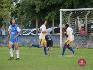 
<a style='margin-left: 5px;' class='btn btn-xs btn-social btn-facebook' href='https://www.facebook.com/sharer/sharer.php?u=https://www.boladovale.com.br/imgs/800-800-90/conteudo/fotos/1547/541.jpg' rel='popup' data-width='500' data-height='400'><i class='fa fa-facebook'></i>Compartilhar <span class='hidden-xs'>no Facebook</span>
</a> 
<a class='btn btn-default btn-xs' target='_blank' href='imgs/800-800-90/conteudo/fotos/1547/541.jpg'>
<span class='glyphicon glyphicon-cloud-download'></span> Salvar
</a> 
<span></span>