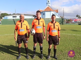 
<a style='margin-left: 5px;' class='btn btn-xs btn-social btn-facebook' href='https://www.facebook.com/sharer/sharer.php?u=https://www.boladovale.com.br/imgs/800-800-90/conteudo/fotos/1551/img0922.jpg' rel='popup' data-width='500' data-height='400'><i class='fa fa-facebook'></i>Compartilhar <span class='hidden-xs'>no Facebook</span>
</a> 
<a class='btn btn-default btn-xs' target='_blank' href='imgs/800-800-90/conteudo/fotos/1551/img0922.jpg'>
<span class='glyphicon glyphicon-cloud-download'></span> Salvar
</a> 
<span></span>