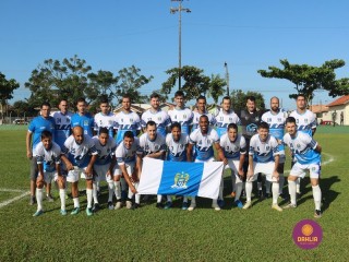 
<a style='margin-left: 5px;' class='btn btn-xs btn-social btn-facebook' href='https://www.facebook.com/sharer/sharer.php?u=https://www.boladovale.com.br/imgs/800-800-90/conteudo/fotos/1551/img0927.jpg' rel='popup' data-width='500' data-height='400'><i class='fa fa-facebook'></i>Compartilhar <span class='hidden-xs'>no Facebook</span>
</a> 
<a class='btn btn-default btn-xs' target='_blank' href='imgs/800-800-90/conteudo/fotos/1551/img0927.jpg'>
<span class='glyphicon glyphicon-cloud-download'></span> Salvar
</a> 
<span></span>