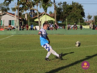 
<a style='margin-left: 5px;' class='btn btn-xs btn-social btn-facebook' href='https://www.facebook.com/sharer/sharer.php?u=https://www.boladovale.com.br/imgs/800-800-90/conteudo/fotos/1551/img1037.jpg' rel='popup' data-width='500' data-height='400'><i class='fa fa-facebook'></i>Compartilhar <span class='hidden-xs'>no Facebook</span>
</a> 
<a class='btn btn-default btn-xs' target='_blank' href='imgs/800-800-90/conteudo/fotos/1551/img1037.jpg'>
<span class='glyphicon glyphicon-cloud-download'></span> Salvar
</a> 
<span></span>