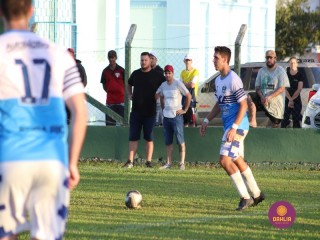 
<a style='margin-left: 5px;' class='btn btn-xs btn-social btn-facebook' href='https://www.facebook.com/sharer/sharer.php?u=https://www.boladovale.com.br/imgs/800-800-90/conteudo/fotos/1551/img1157.jpg' rel='popup' data-width='500' data-height='400'><i class='fa fa-facebook'></i>Compartilhar <span class='hidden-xs'>no Facebook</span>
</a> 
<a class='btn btn-default btn-xs' target='_blank' href='imgs/800-800-90/conteudo/fotos/1551/img1157.jpg'>
<span class='glyphicon glyphicon-cloud-download'></span> Salvar
</a> 
<span></span>