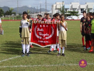 
<a style='margin-left: 5px;' class='btn btn-xs btn-social btn-facebook' href='https://www.facebook.com/sharer/sharer.php?u=https://www.boladovale.com.br/imgs/800-800-90/conteudo/fotos/1552/img1256.jpg' rel='popup' data-width='500' data-height='400'><i class='fa fa-facebook'></i>Compartilhar <span class='hidden-xs'>no Facebook</span>
</a> 
<a class='btn btn-default btn-xs' target='_blank' href='imgs/800-800-90/conteudo/fotos/1552/img1256.jpg'>
<span class='glyphicon glyphicon-cloud-download'></span> Salvar
</a> 
<span></span>