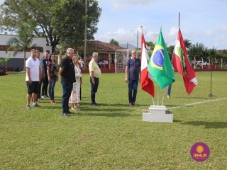 
<a style='margin-left: 5px;' class='btn btn-xs btn-social btn-facebook' href='https://www.facebook.com/sharer/sharer.php?u=https://www.boladovale.com.br/imgs/800-800-90/conteudo/fotos/1552/img1264.jpg' rel='popup' data-width='500' data-height='400'><i class='fa fa-facebook'></i>Compartilhar <span class='hidden-xs'>no Facebook</span>
</a> 
<a class='btn btn-default btn-xs' target='_blank' href='imgs/800-800-90/conteudo/fotos/1552/img1264.jpg'>
<span class='glyphicon glyphicon-cloud-download'></span> Salvar
</a> 
<span></span>