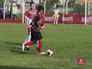 
<a style='margin-left: 5px;' class='btn btn-xs btn-social btn-facebook' href='https://www.facebook.com/sharer/sharer.php?u=https://www.boladovale.com.br/imgs/800-800-90/conteudo/fotos/1553/img1402.jpg' rel='popup' data-width='500' data-height='400'><i class='fa fa-facebook'></i>Compartilhar <span class='hidden-xs'>no Facebook</span>
</a> 
<a class='btn btn-default btn-xs' target='_blank' href='imgs/800-800-90/conteudo/fotos/1553/img1402.jpg'>
<span class='glyphicon glyphicon-cloud-download'></span> Salvar
</a> 
<span></span>