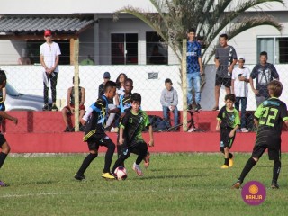 
<a style='margin-left: 5px;' class='btn btn-xs btn-social btn-facebook' href='https://www.facebook.com/sharer/sharer.php?u=https://www.boladovale.com.br/imgs/800-800-90/conteudo/fotos/1553/img1440.jpg' rel='popup' data-width='500' data-height='400'><i class='fa fa-facebook'></i>Compartilhar <span class='hidden-xs'>no Facebook</span>
</a> 
<a class='btn btn-default btn-xs' target='_blank' href='imgs/800-800-90/conteudo/fotos/1553/img1440.jpg'>
<span class='glyphicon glyphicon-cloud-download'></span> Salvar
</a> 
<span></span>