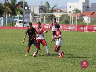 
<a style='margin-left: 5px;' class='btn btn-xs btn-social btn-facebook' href='https://www.facebook.com/sharer/sharer.php?u=https://www.boladovale.com.br/imgs/800-800-90/conteudo/fotos/1556/img1914.jpg' rel='popup' data-width='500' data-height='400'><i class='fa fa-facebook'></i>Compartilhar <span class='hidden-xs'>no Facebook</span>
</a> 
<a class='btn btn-default btn-xs' target='_blank' href='imgs/800-800-90/conteudo/fotos/1556/img1914.jpg'>
<span class='glyphicon glyphicon-cloud-download'></span> Salvar
</a> 
<span></span>