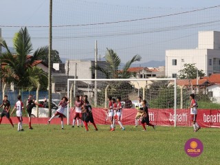 
<a style='margin-left: 5px;' class='btn btn-xs btn-social btn-facebook' href='https://www.facebook.com/sharer/sharer.php?u=https://www.boladovale.com.br/imgs/800-800-90/conteudo/fotos/1556/img1920.jpg' rel='popup' data-width='500' data-height='400'><i class='fa fa-facebook'></i>Compartilhar <span class='hidden-xs'>no Facebook</span>
</a> 
<a class='btn btn-default btn-xs' target='_blank' href='imgs/800-800-90/conteudo/fotos/1556/img1920.jpg'>
<span class='glyphicon glyphicon-cloud-download'></span> Salvar
</a> 
<span></span>