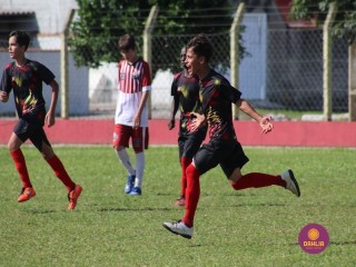 
<a style='margin-left: 5px;' class='btn btn-xs btn-social btn-facebook' href='https://www.facebook.com/sharer/sharer.php?u=https://www.boladovale.com.br/imgs/800-800-90/conteudo/fotos/1556/img1927.jpg' rel='popup' data-width='500' data-height='400'><i class='fa fa-facebook'></i>Compartilhar <span class='hidden-xs'>no Facebook</span>
</a> 
<a class='btn btn-default btn-xs' target='_blank' href='imgs/800-800-90/conteudo/fotos/1556/img1927.jpg'>
<span class='glyphicon glyphicon-cloud-download'></span> Salvar
</a> 
<span></span>