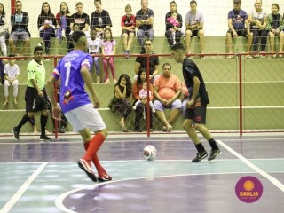 
<a style='margin-left: 5px;' class='btn btn-xs btn-social btn-facebook' href='https://www.facebook.com/sharer/sharer.php?u=https://www.boladovale.com.br/imgs/800-800-90/conteudo/fotos/1557/img1976.jpg' rel='popup' data-width='500' data-height='400'><i class='fa fa-facebook'></i>Compartilhar <span class='hidden-xs'>no Facebook</span>
</a> 
<a class='btn btn-default btn-xs' target='_blank' href='imgs/800-800-90/conteudo/fotos/1557/img1976.jpg'>
<span class='glyphicon glyphicon-cloud-download'></span> Salvar
</a> 
<span></span>