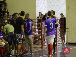 
<a style='margin-left: 5px;' class='btn btn-xs btn-social btn-facebook' href='https://www.facebook.com/sharer/sharer.php?u=https://www.boladovale.com.br/imgs/800-800-90/conteudo/fotos/1557/img1996.jpg' rel='popup' data-width='500' data-height='400'><i class='fa fa-facebook'></i>Compartilhar <span class='hidden-xs'>no Facebook</span>
</a> 
<a class='btn btn-default btn-xs' target='_blank' href='imgs/800-800-90/conteudo/fotos/1557/img1996.jpg'>
<span class='glyphicon glyphicon-cloud-download'></span> Salvar
</a> 
<span></span>
