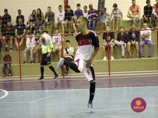 
<a style='margin-left: 5px;' class='btn btn-xs btn-social btn-facebook' href='https://www.facebook.com/sharer/sharer.php?u=https://www.boladovale.com.br/imgs/800-800-90/conteudo/fotos/1558/img2067.jpg' rel='popup' data-width='500' data-height='400'><i class='fa fa-facebook'></i>Compartilhar <span class='hidden-xs'>no Facebook</span>
</a> 
<a class='btn btn-default btn-xs' target='_blank' href='imgs/800-800-90/conteudo/fotos/1558/img2067.jpg'>
<span class='glyphicon glyphicon-cloud-download'></span> Salvar
</a> 
<span></span>