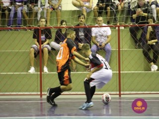 
<a style='margin-left: 5px;' class='btn btn-xs btn-social btn-facebook' href='https://www.facebook.com/sharer/sharer.php?u=https://www.boladovale.com.br/imgs/800-800-90/conteudo/fotos/1558/img2069.jpg' rel='popup' data-width='500' data-height='400'><i class='fa fa-facebook'></i>Compartilhar <span class='hidden-xs'>no Facebook</span>
</a> 
<a class='btn btn-default btn-xs' target='_blank' href='imgs/800-800-90/conteudo/fotos/1558/img2069.jpg'>
<span class='glyphicon glyphicon-cloud-download'></span> Salvar
</a> 
<span></span>