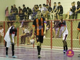 
<a style='margin-left: 5px;' class='btn btn-xs btn-social btn-facebook' href='https://www.facebook.com/sharer/sharer.php?u=https://www.boladovale.com.br/imgs/800-800-90/conteudo/fotos/1558/img2114.jpg' rel='popup' data-width='500' data-height='400'><i class='fa fa-facebook'></i>Compartilhar <span class='hidden-xs'>no Facebook</span>
</a> 
<a class='btn btn-default btn-xs' target='_blank' href='imgs/800-800-90/conteudo/fotos/1558/img2114.jpg'>
<span class='glyphicon glyphicon-cloud-download'></span> Salvar
</a> 
<span></span>