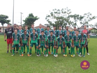 
<a style='margin-left: 5px;' class='btn btn-xs btn-social btn-facebook' href='https://www.facebook.com/sharer/sharer.php?u=https://www.boladovale.com.br/imgs/800-800-90/conteudo/fotos/1560/img7956.jpg' rel='popup' data-width='500' data-height='400'><i class='fa fa-facebook'></i>Compartilhar <span class='hidden-xs'>no Facebook</span>
</a> 
<a class='btn btn-default btn-xs' target='_blank' href='imgs/800-800-90/conteudo/fotos/1560/img7956.jpg'>
<span class='glyphicon glyphicon-cloud-download'></span> Salvar
</a> 
<span></span>