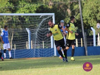 
<a style='margin-left: 5px;' class='btn btn-xs btn-social btn-facebook' href='https://www.facebook.com/sharer/sharer.php?u=https://www.boladovale.com.br/imgs/800-800-90/conteudo/fotos/1561/img2545.jpg' rel='popup' data-width='500' data-height='400'><i class='fa fa-facebook'></i>Compartilhar <span class='hidden-xs'>no Facebook</span>
</a> 
<a class='btn btn-default btn-xs' target='_blank' href='imgs/800-800-90/conteudo/fotos/1561/img2545.jpg'>
<span class='glyphicon glyphicon-cloud-download'></span> Salvar
</a> 
<span></span>