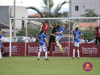 
<a style='margin-left: 5px;' class='btn btn-xs btn-social btn-facebook' href='https://www.facebook.com/sharer/sharer.php?u=https://www.boladovale.com.br/imgs/800-800-90/conteudo/fotos/1562/img2672.jpg' rel='popup' data-width='500' data-height='400'><i class='fa fa-facebook'></i>Compartilhar <span class='hidden-xs'>no Facebook</span>
</a> 
<a class='btn btn-default btn-xs' target='_blank' href='imgs/800-800-90/conteudo/fotos/1562/img2672.jpg'>
<span class='glyphicon glyphicon-cloud-download'></span> Salvar
</a> 
<span></span>