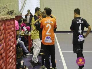 
<a style='margin-left: 5px;' class='btn btn-xs btn-social btn-facebook' href='https://www.facebook.com/sharer/sharer.php?u=https://www.boladovale.com.br/imgs/800-800-90/conteudo/fotos/1564/img2719.jpg' rel='popup' data-width='500' data-height='400'><i class='fa fa-facebook'></i>Compartilhar <span class='hidden-xs'>no Facebook</span>
</a> 
<a class='btn btn-default btn-xs' target='_blank' href='imgs/800-800-90/conteudo/fotos/1564/img2719.jpg'>
<span class='glyphicon glyphicon-cloud-download'></span> Salvar
</a> 
<span></span>