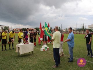 
<a style='margin-left: 5px;' class='btn btn-xs btn-social btn-facebook' href='https://www.facebook.com/sharer/sharer.php?u=https://www.boladovale.com.br/imgs/800-800-90/conteudo/fotos/1570/img3323.jpg' rel='popup' data-width='500' data-height='400'><i class='fa fa-facebook'></i>Compartilhar <span class='hidden-xs'>no Facebook</span>
</a> 
<a class='btn btn-default btn-xs' target='_blank' href='imgs/800-800-90/conteudo/fotos/1570/img3323.jpg'>
<span class='glyphicon glyphicon-cloud-download'></span> Salvar
</a> 
<span></span>