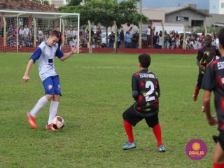 
<a style='margin-left: 5px;' class='btn btn-xs btn-social btn-facebook' href='https://www.facebook.com/sharer/sharer.php?u=https://www.boladovale.com.br/imgs/800-800-90/conteudo/fotos/1570/img3366.jpg' rel='popup' data-width='500' data-height='400'><i class='fa fa-facebook'></i>Compartilhar <span class='hidden-xs'>no Facebook</span>
</a> 
<a class='btn btn-default btn-xs' target='_blank' href='imgs/800-800-90/conteudo/fotos/1570/img3366.jpg'>
<span class='glyphicon glyphicon-cloud-download'></span> Salvar
</a> 
<span></span>