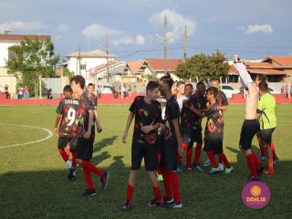 
<a style='margin-left: 5px;' class='btn btn-xs btn-social btn-facebook' href='https://www.facebook.com/sharer/sharer.php?u=https://www.boladovale.com.br/imgs/800-800-90/conteudo/fotos/1570/img3442.jpg' rel='popup' data-width='500' data-height='400'><i class='fa fa-facebook'></i>Compartilhar <span class='hidden-xs'>no Facebook</span>
</a> 
<a class='btn btn-default btn-xs' target='_blank' href='imgs/800-800-90/conteudo/fotos/1570/img3442.jpg'>
<span class='glyphicon glyphicon-cloud-download'></span> Salvar
</a> 
<span></span>