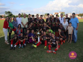 
<a style='margin-left: 5px;' class='btn btn-xs btn-social btn-facebook' href='https://www.facebook.com/sharer/sharer.php?u=https://www.boladovale.com.br/imgs/800-800-90/conteudo/fotos/1571/img3475.jpg' rel='popup' data-width='500' data-height='400'><i class='fa fa-facebook'></i>Compartilhar <span class='hidden-xs'>no Facebook</span>
</a> 
<a class='btn btn-default btn-xs' target='_blank' href='imgs/800-800-90/conteudo/fotos/1571/img3475.jpg'>
<span class='glyphicon glyphicon-cloud-download'></span> Salvar
</a> 
<span></span>