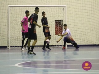 
<a style='margin-left: 5px;' class='btn btn-xs btn-social btn-facebook' href='https://www.facebook.com/sharer/sharer.php?u=https://www.boladovale.com.br/imgs/800-800-90/conteudo/fotos/1572/img3533.jpg' rel='popup' data-width='500' data-height='400'><i class='fa fa-facebook'></i>Compartilhar <span class='hidden-xs'>no Facebook</span>
</a> 
<a class='btn btn-default btn-xs' target='_blank' href='imgs/800-800-90/conteudo/fotos/1572/img3533.jpg'>
<span class='glyphicon glyphicon-cloud-download'></span> Salvar
</a> 
<span></span>