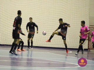 
<a style='margin-left: 5px;' class='btn btn-xs btn-social btn-facebook' href='https://www.facebook.com/sharer/sharer.php?u=https://www.boladovale.com.br/imgs/800-800-90/conteudo/fotos/1572/img3543.jpg' rel='popup' data-width='500' data-height='400'><i class='fa fa-facebook'></i>Compartilhar <span class='hidden-xs'>no Facebook</span>
</a> 
<a class='btn btn-default btn-xs' target='_blank' href='imgs/800-800-90/conteudo/fotos/1572/img3543.jpg'>
<span class='glyphicon glyphicon-cloud-download'></span> Salvar
</a> 
<span></span>