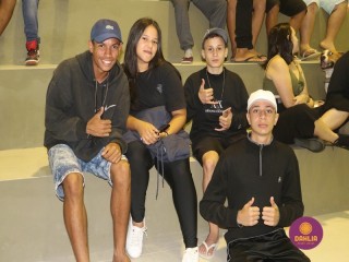 
<a style='margin-left: 5px;' class='btn btn-xs btn-social btn-facebook' href='https://www.facebook.com/sharer/sharer.php?u=https://www.boladovale.com.br/imgs/800-800-90/conteudo/fotos/1572/img3568.jpg' rel='popup' data-width='500' data-height='400'><i class='fa fa-facebook'></i>Compartilhar <span class='hidden-xs'>no Facebook</span>
</a> 
<a class='btn btn-default btn-xs' target='_blank' href='imgs/800-800-90/conteudo/fotos/1572/img3568.jpg'>
<span class='glyphicon glyphicon-cloud-download'></span> Salvar
</a> 
<span></span>