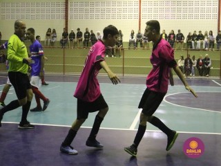 
<a style='margin-left: 5px;' class='btn btn-xs btn-social btn-facebook' href='https://www.facebook.com/sharer/sharer.php?u=https://www.boladovale.com.br/imgs/800-800-90/conteudo/fotos/1573/img3586.jpg' rel='popup' data-width='500' data-height='400'><i class='fa fa-facebook'></i>Compartilhar <span class='hidden-xs'>no Facebook</span>
</a> 
<a class='btn btn-default btn-xs' target='_blank' href='imgs/800-800-90/conteudo/fotos/1573/img3586.jpg'>
<span class='glyphicon glyphicon-cloud-download'></span> Salvar
</a> 
<span></span>