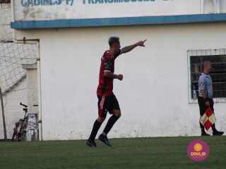 
<a style='margin-left: 5px;' class='btn btn-xs btn-social btn-facebook' href='https://www.facebook.com/sharer/sharer.php?u=https://www.boladovale.com.br/imgs/800-800-90/conteudo/fotos/1575/img8403.jpg' rel='popup' data-width='500' data-height='400'><i class='fa fa-facebook'></i>Compartilhar <span class='hidden-xs'>no Facebook</span>
</a> 
<a class='btn btn-default btn-xs' target='_blank' href='imgs/800-800-90/conteudo/fotos/1575/img8403.jpg'>
<span class='glyphicon glyphicon-cloud-download'></span> Salvar
</a> 
<span></span>