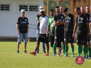 
<a style='margin-left: 5px;' class='btn btn-xs btn-social btn-facebook' href='https://www.facebook.com/sharer/sharer.php?u=https://www.boladovale.com.br/imgs/800-800-90/conteudo/fotos/1576/img4171.jpg' rel='popup' data-width='500' data-height='400'><i class='fa fa-facebook'></i>Compartilhar <span class='hidden-xs'>no Facebook</span>
</a> 
<a class='btn btn-default btn-xs' target='_blank' href='imgs/800-800-90/conteudo/fotos/1576/img4171.jpg'>
<span class='glyphicon glyphicon-cloud-download'></span> Salvar
</a> 
<span></span>