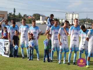 
<a style='margin-left: 5px;' class='btn btn-xs btn-social btn-facebook' href='https://www.facebook.com/sharer/sharer.php?u=https://www.boladovale.com.br/imgs/800-800-90/conteudo/fotos/1576/img4178.jpg' rel='popup' data-width='500' data-height='400'><i class='fa fa-facebook'></i>Compartilhar <span class='hidden-xs'>no Facebook</span>
</a> 
<a class='btn btn-default btn-xs' target='_blank' href='imgs/800-800-90/conteudo/fotos/1576/img4178.jpg'>
<span class='glyphicon glyphicon-cloud-download'></span> Salvar
</a> 
<span></span>