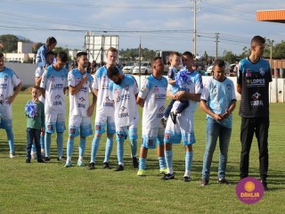 
<a style='margin-left: 5px;' class='btn btn-xs btn-social btn-facebook' href='https://www.facebook.com/sharer/sharer.php?u=https://www.boladovale.com.br/imgs/800-800-90/conteudo/fotos/1576/img4180.jpg' rel='popup' data-width='500' data-height='400'><i class='fa fa-facebook'></i>Compartilhar <span class='hidden-xs'>no Facebook</span>
</a> 
<a class='btn btn-default btn-xs' target='_blank' href='imgs/800-800-90/conteudo/fotos/1576/img4180.jpg'>
<span class='glyphicon glyphicon-cloud-download'></span> Salvar
</a> 
<span></span>