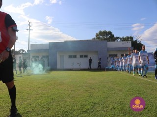 
<a style='margin-left: 5px;' class='btn btn-xs btn-social btn-facebook' href='https://www.facebook.com/sharer/sharer.php?u=https://www.boladovale.com.br/imgs/800-800-90/conteudo/fotos/1576/img4237.jpg' rel='popup' data-width='500' data-height='400'><i class='fa fa-facebook'></i>Compartilhar <span class='hidden-xs'>no Facebook</span>
</a> 
<a class='btn btn-default btn-xs' target='_blank' href='imgs/800-800-90/conteudo/fotos/1576/img4237.jpg'>
<span class='glyphicon glyphicon-cloud-download'></span> Salvar
</a> 
<span></span>