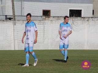 
<a style='margin-left: 5px;' class='btn btn-xs btn-social btn-facebook' href='https://www.facebook.com/sharer/sharer.php?u=https://www.boladovale.com.br/imgs/800-800-90/conteudo/fotos/1576/img4321.jpg' rel='popup' data-width='500' data-height='400'><i class='fa fa-facebook'></i>Compartilhar <span class='hidden-xs'>no Facebook</span>
</a> 
<a class='btn btn-default btn-xs' target='_blank' href='imgs/800-800-90/conteudo/fotos/1576/img4321.jpg'>
<span class='glyphicon glyphicon-cloud-download'></span> Salvar
</a> 
<span></span>
