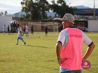 
<a style='margin-left: 5px;' class='btn btn-xs btn-social btn-facebook' href='https://www.facebook.com/sharer/sharer.php?u=https://www.boladovale.com.br/imgs/800-800-90/conteudo/fotos/1576/img4427.jpg' rel='popup' data-width='500' data-height='400'><i class='fa fa-facebook'></i>Compartilhar <span class='hidden-xs'>no Facebook</span>
</a> 
<a class='btn btn-default btn-xs' target='_blank' href='imgs/800-800-90/conteudo/fotos/1576/img4427.jpg'>
<span class='glyphicon glyphicon-cloud-download'></span> Salvar
</a> 
<span></span>