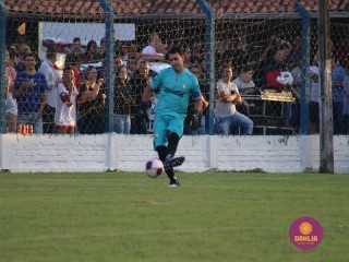 
<a style='margin-left: 5px;' class='btn btn-xs btn-social btn-facebook' href='https://www.facebook.com/sharer/sharer.php?u=https://www.boladovale.com.br/imgs/800-800-90/conteudo/fotos/1576/img4653.jpg' rel='popup' data-width='500' data-height='400'><i class='fa fa-facebook'></i>Compartilhar <span class='hidden-xs'>no Facebook</span>
</a> 
<a class='btn btn-default btn-xs' target='_blank' href='imgs/800-800-90/conteudo/fotos/1576/img4653.jpg'>
<span class='glyphicon glyphicon-cloud-download'></span> Salvar
</a> 
<span></span>
