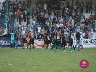 
<a style='margin-left: 5px;' class='btn btn-xs btn-social btn-facebook' href='https://www.facebook.com/sharer/sharer.php?u=https://www.boladovale.com.br/imgs/800-800-90/conteudo/fotos/1576/img4751.jpg' rel='popup' data-width='500' data-height='400'><i class='fa fa-facebook'></i>Compartilhar <span class='hidden-xs'>no Facebook</span>
</a> 
<a class='btn btn-default btn-xs' target='_blank' href='imgs/800-800-90/conteudo/fotos/1576/img4751.jpg'>
<span class='glyphicon glyphicon-cloud-download'></span> Salvar
</a> 
<span></span>