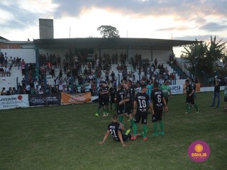 
<a style='margin-left: 5px;' class='btn btn-xs btn-social btn-facebook' href='https://www.facebook.com/sharer/sharer.php?u=https://www.boladovale.com.br/imgs/800-800-90/conteudo/fotos/1576/img4758.jpg' rel='popup' data-width='500' data-height='400'><i class='fa fa-facebook'></i>Compartilhar <span class='hidden-xs'>no Facebook</span>
</a> 
<a class='btn btn-default btn-xs' target='_blank' href='imgs/800-800-90/conteudo/fotos/1576/img4758.jpg'>
<span class='glyphicon glyphicon-cloud-download'></span> Salvar
</a> 
<span></span>