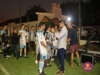 
<a style='margin-left: 5px;' class='btn btn-xs btn-social btn-facebook' href='https://www.facebook.com/sharer/sharer.php?u=https://www.boladovale.com.br/imgs/800-800-90/conteudo/fotos/1577/img4801.jpg' rel='popup' data-width='500' data-height='400'><i class='fa fa-facebook'></i>Compartilhar <span class='hidden-xs'>no Facebook</span>
</a> 
<a class='btn btn-default btn-xs' target='_blank' href='imgs/800-800-90/conteudo/fotos/1577/img4801.jpg'>
<span class='glyphicon glyphicon-cloud-download'></span> Salvar
</a> 
<span></span>