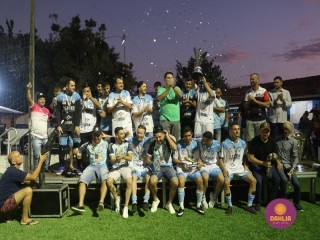 
<a style='margin-left: 5px;' class='btn btn-xs btn-social btn-facebook' href='https://www.facebook.com/sharer/sharer.php?u=https://www.boladovale.com.br/imgs/800-800-90/conteudo/fotos/1577/img4813.jpg' rel='popup' data-width='500' data-height='400'><i class='fa fa-facebook'></i>Compartilhar <span class='hidden-xs'>no Facebook</span>
</a> 
<a class='btn btn-default btn-xs' target='_blank' href='imgs/800-800-90/conteudo/fotos/1577/img4813.jpg'>
<span class='glyphicon glyphicon-cloud-download'></span> Salvar
</a> 
<span></span>
