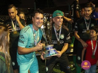 
<a style='margin-left: 5px;' class='btn btn-xs btn-social btn-facebook' href='https://www.facebook.com/sharer/sharer.php?u=https://www.boladovale.com.br/imgs/800-800-90/conteudo/fotos/1577/img4899.jpg' rel='popup' data-width='500' data-height='400'><i class='fa fa-facebook'></i>Compartilhar <span class='hidden-xs'>no Facebook</span>
</a> 
<a class='btn btn-default btn-xs' target='_blank' href='imgs/800-800-90/conteudo/fotos/1577/img4899.jpg'>
<span class='glyphicon glyphicon-cloud-download'></span> Salvar
</a> 
<span></span>