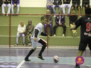 
<a style='margin-left: 5px;' class='btn btn-xs btn-social btn-facebook' href='https://www.facebook.com/sharer/sharer.php?u=https://www.boladovale.com.br/imgs/800-800-90/conteudo/fotos/1578/img5013.jpg' rel='popup' data-width='500' data-height='400'><i class='fa fa-facebook'></i>Compartilhar <span class='hidden-xs'>no Facebook</span>
</a> 
<a class='btn btn-default btn-xs' target='_blank' href='imgs/800-800-90/conteudo/fotos/1578/img5013.jpg'>
<span class='glyphicon glyphicon-cloud-download'></span> Salvar
</a> 
<span></span>