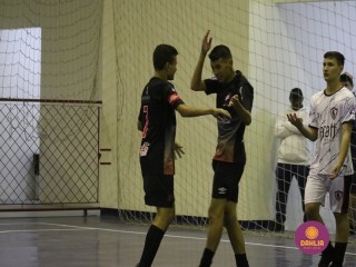 
<a style='margin-left: 5px;' class='btn btn-xs btn-social btn-facebook' href='https://www.facebook.com/sharer/sharer.php?u=https://www.boladovale.com.br/imgs/800-800-90/conteudo/fotos/1578/img5110.jpg' rel='popup' data-width='500' data-height='400'><i class='fa fa-facebook'></i>Compartilhar <span class='hidden-xs'>no Facebook</span>
</a> 
<a class='btn btn-default btn-xs' target='_blank' href='imgs/800-800-90/conteudo/fotos/1578/img5110.jpg'>
<span class='glyphicon glyphicon-cloud-download'></span> Salvar
</a> 
<span></span>